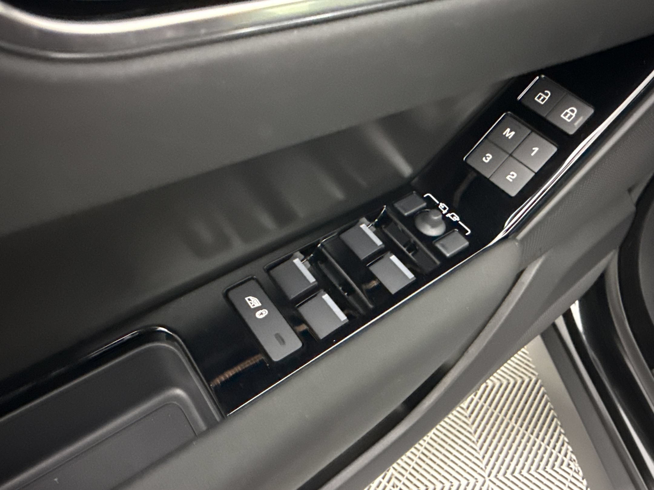 New 2026 Land Rover Range Rover Velar S AWD/4WD image 14