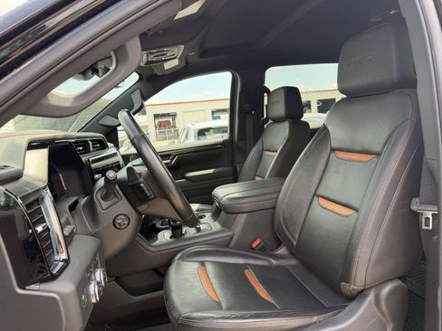 Used 2025 GMC Sierra 1500 AT4 w/ Technology Package AWD/4WD image 8