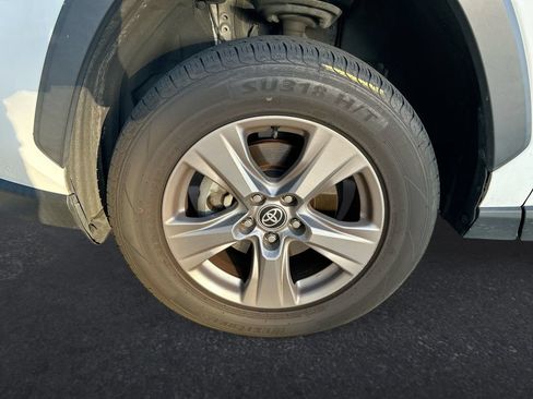 Used 2022 Toyota RAV4 XLE FWD image 10