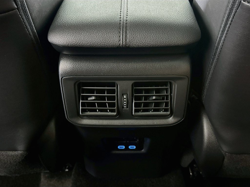 Used 2022 Toyota RAV4 Limited AWD/4WD image 26