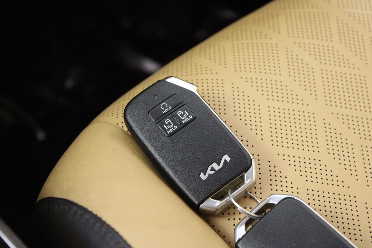 Used 2022 Kia Carnival EX FWD image 20
