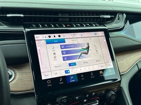 Used 2023 Jeep Grand Cherokee L Summit w/ Luxury Tech Group V image 22