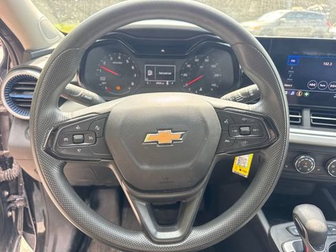 Used 2024 Chevrolet Trax LS w/ LS Convenience Package FWD image 18