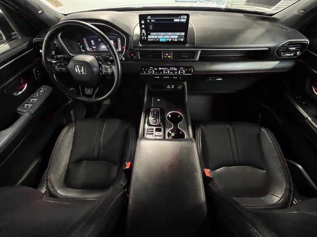 Used 2025 Honda Pilot Black Edition image 17