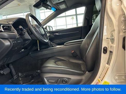 Used 2018 Toyota Camry SE FWD image 15