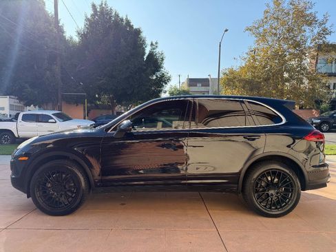 Used 2018 Porsche Cayenne Platinum Edition image 8