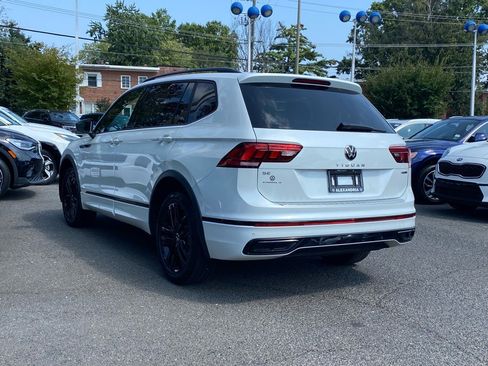 Certified 2022 Volkswagen Tiguan SE R-Line image 5