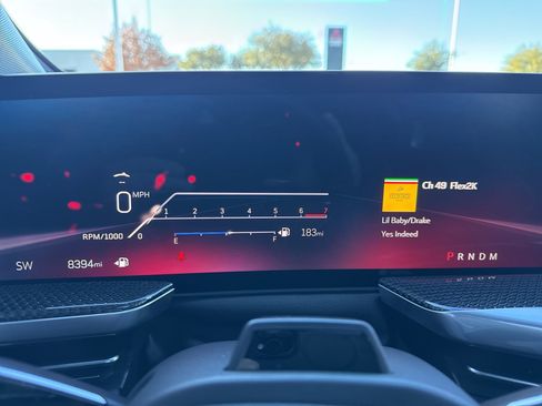 Used 2025 Cadillac Escalade ESV V image 11