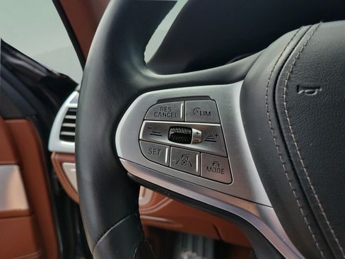 Used 2022 BMW 750i xDrive AWD/4WD image 25