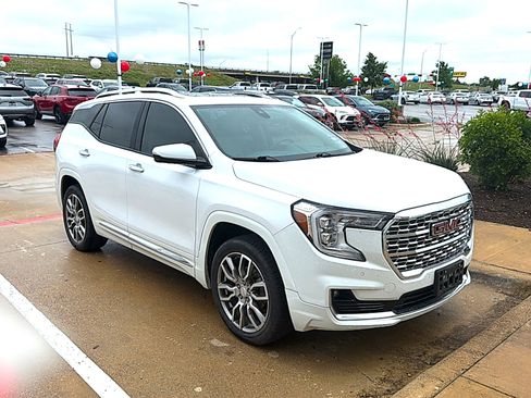Used 2023 GMC Terrain Denali image 3