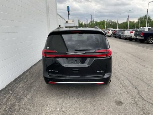 Used 2023 Chrysler Pacifica Limited image 7