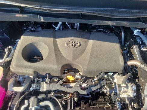 Used 2023 Toyota Sienna XLE image 9