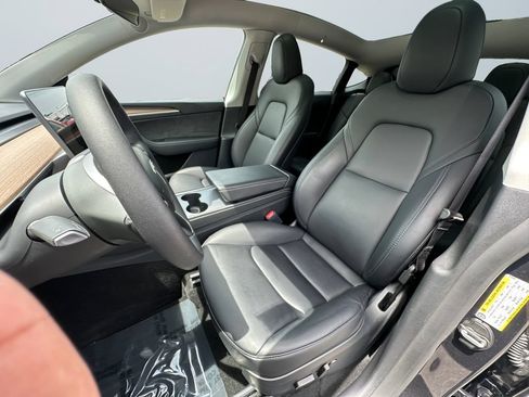 Used 2024 Tesla Model Y Long Range RWD image 9