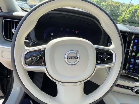 Used 2023 Volvo XC60 T8 Ultimate w/ Protection Package Premier image 22