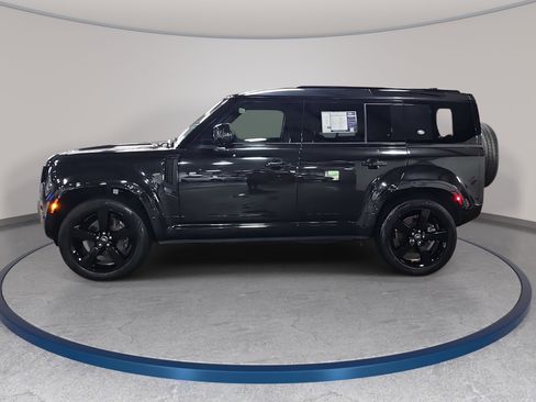 Used 2022 Land Rover Defender 110 X-Dynamic SE AWD/4WD image 8