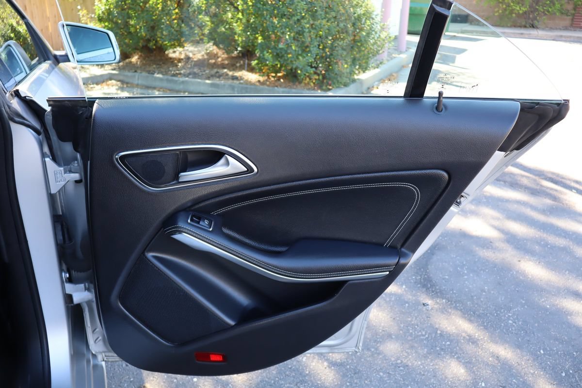 Used 2018 Mercedes-Benz CLA 250 4MATIC image 25