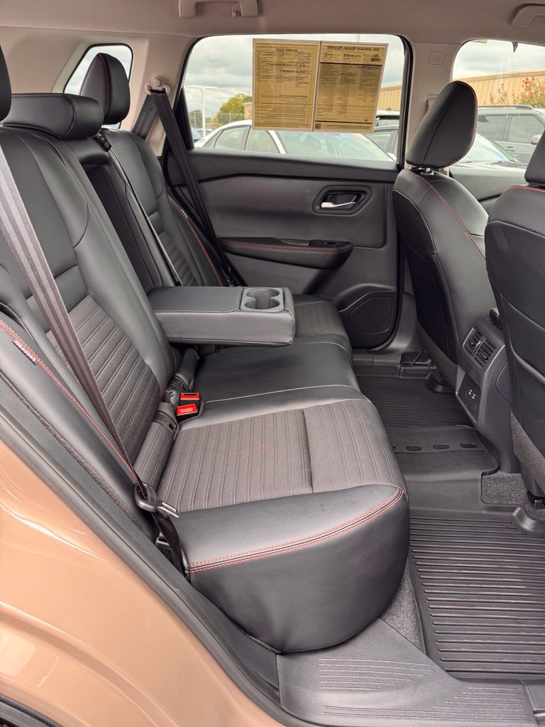 Used 2026 Nissan Rogue SV AWD/4WD image 13