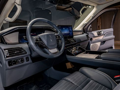 Used 2024 Lincoln Navigator Black Label image 13
