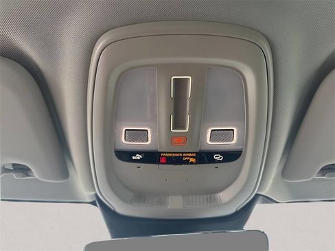 Used 2025 Volvo V60 B5 Cross Country Plus image 25