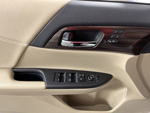 Certified 2017 Honda Accord EX-L image 27