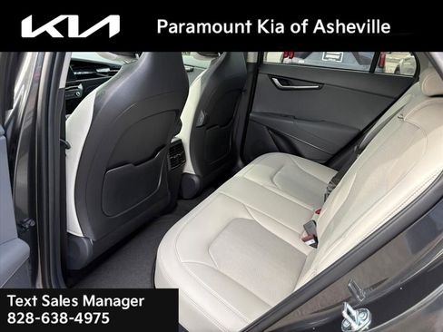 New 2025 Kia Niro EX Touring image 22