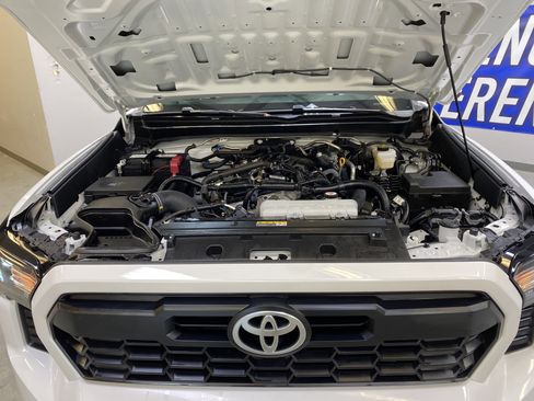 Used 2025 Toyota Tacoma TRD Off-Road image 9