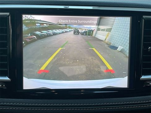 Used 2025 Chrysler Pacifica Limited image 14