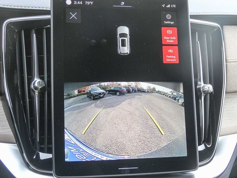 Certified 2025 Volvo XC90 B5 Core w/ Climate Package image 27