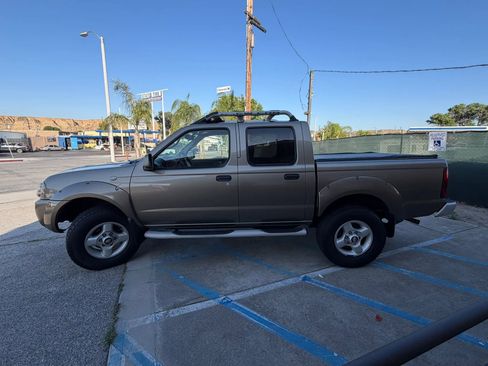 Used 2002 Nissan Frontier SE AWD/4WD image 6