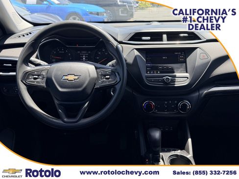 Used 2022 Chevrolet TrailBlazer LT w/ Confidence II Package FWD image 14