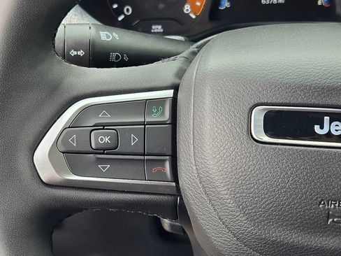 Used 2025 Jeep Compass Latitude AWD/4WD image 37