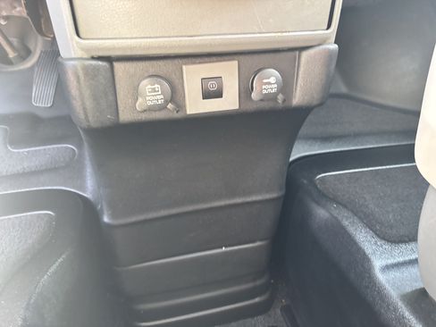Used 2010 Dodge Grand Caravan SXT w/ Trailer Tow Group FWD image 19