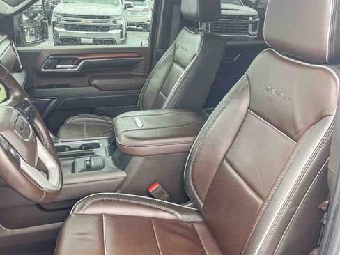 Used 2024 GMC Sierra 3500 Denali w/ Denali Reserve Package image 9