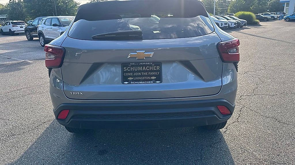 Certified 2024 Chevrolet Trax LS FWD image 4