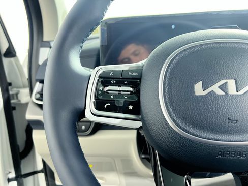New 2027 Kia Carnival SX w/ Dark Edition Package FWD image 18