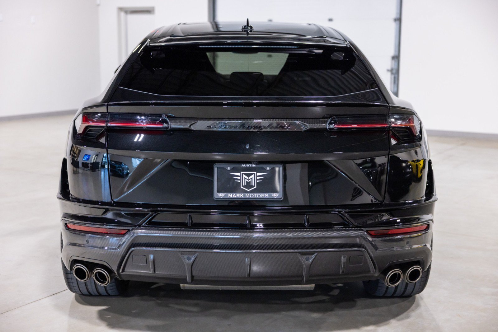 Used 2024 Lamborghini Urus Performante AWD/4WD image 8
