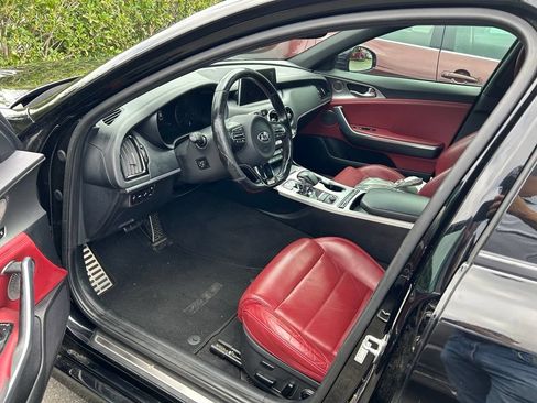 Used 2018 Kia Stinger GT2 AWD/4WD image 3