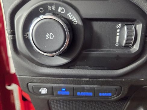 Certified 2025 Jeep Wrangler Sahara image 21