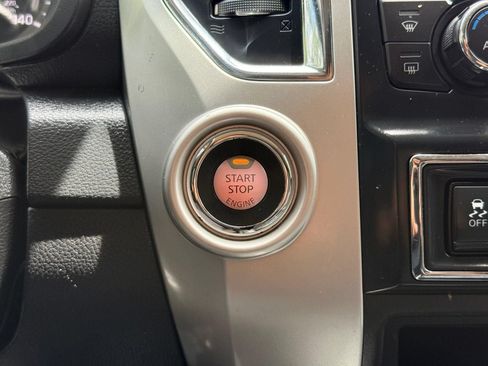 Used 2019 Nissan Titan SV w/ SV Convenience Package RWD image 42