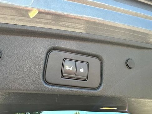 Used 2023 Nissan Pathfinder SL AWD/4WD image 26