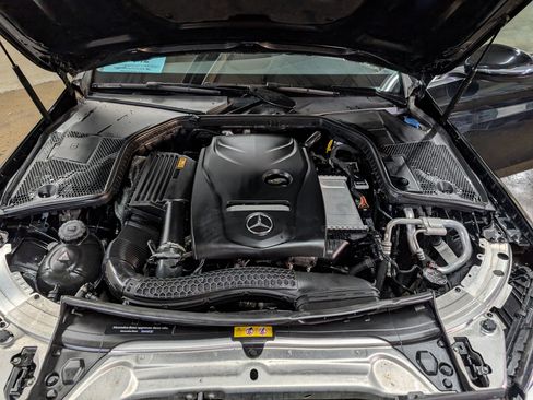 Used 2017 Mercedes-Benz C 300 4MATIC Sedan image 4