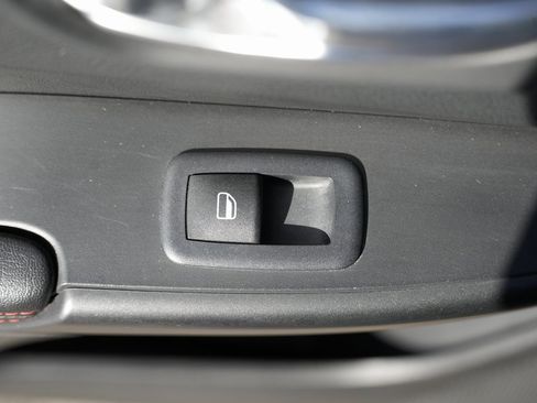 Used 2019 Jeep Cherokee Trailhawk w/ Cold Weather Group image 33