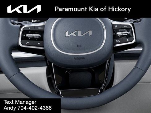 New 2026 Kia Carnival SX w/ SX Dark Edition Package FWD image 22