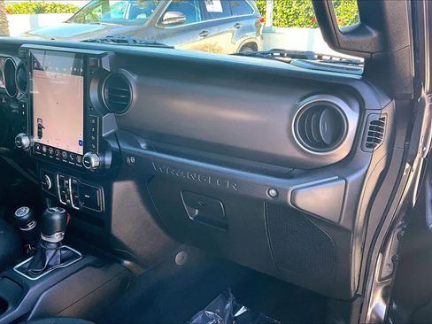 Used 2018 Jeep Wrangler Unlimited Sport S image 18