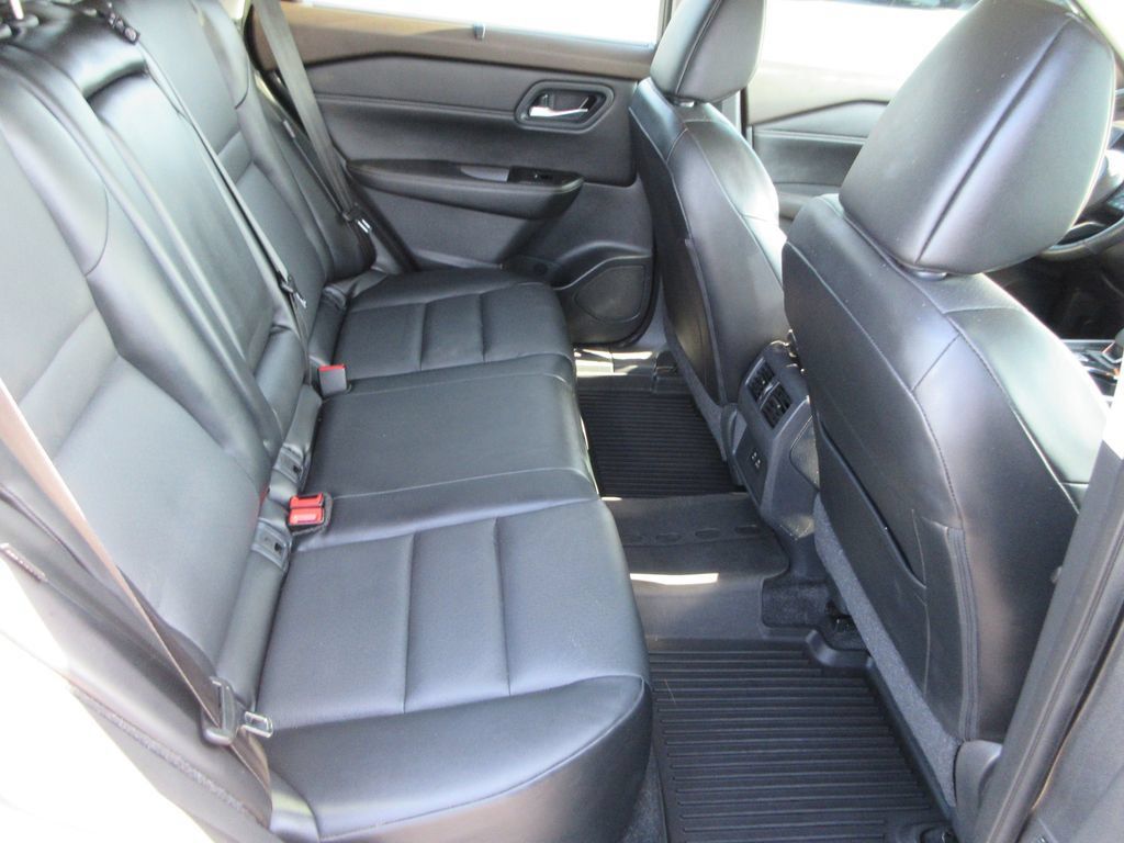 Used 2023 Nissan Rogue SV w/ SV Premium Package AWD/4WD image 18