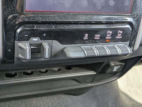 Used 2024 RAM 2500 Big Horn w/ Safety Group image 29