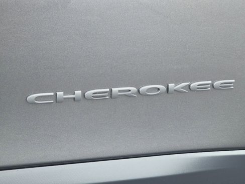 Used 2021 Jeep Cherokee Trailhawk w/ Sun, Sound & Nav Group AWD/4WD image 36