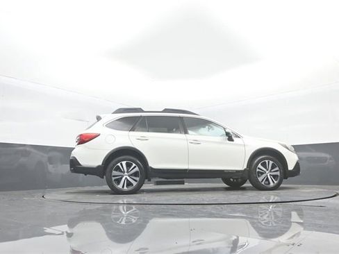 Used 2018 Subaru Outback 2.5i Premium image 32
