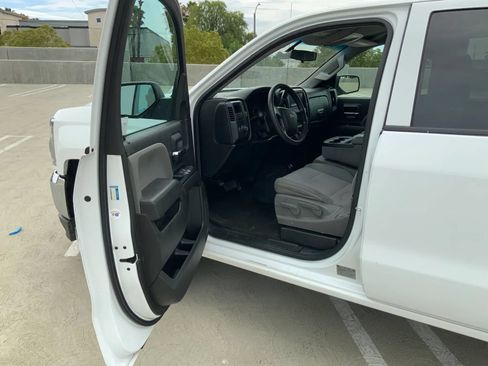 Used 2017 Chevrolet Silverado 1500 W/T w/ WT Convenience Package AWD/4WD image 10