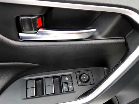 Used 2025 Toyota RAV4 XLE image 23